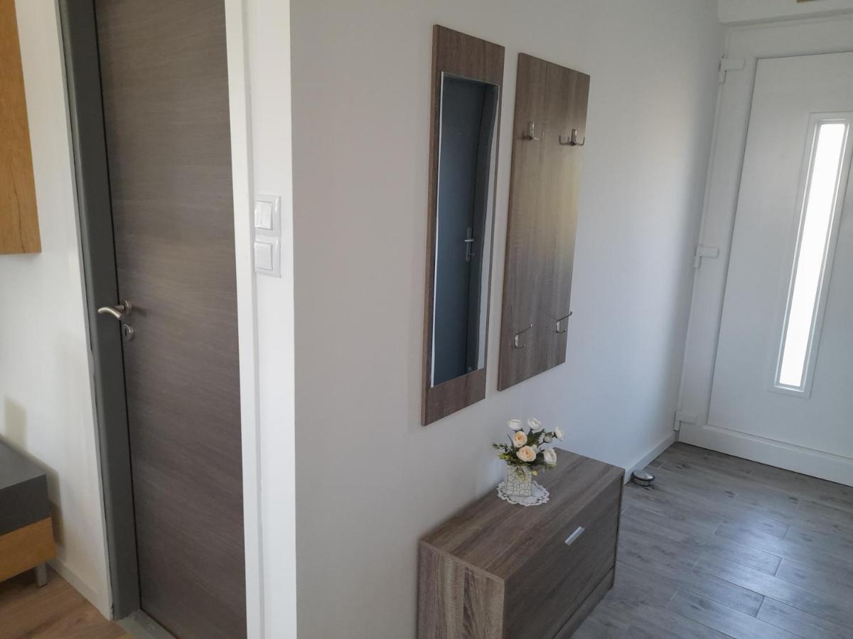 Apartman Prvi Red Do Mora 스베티필립아이자코브 외부 사진